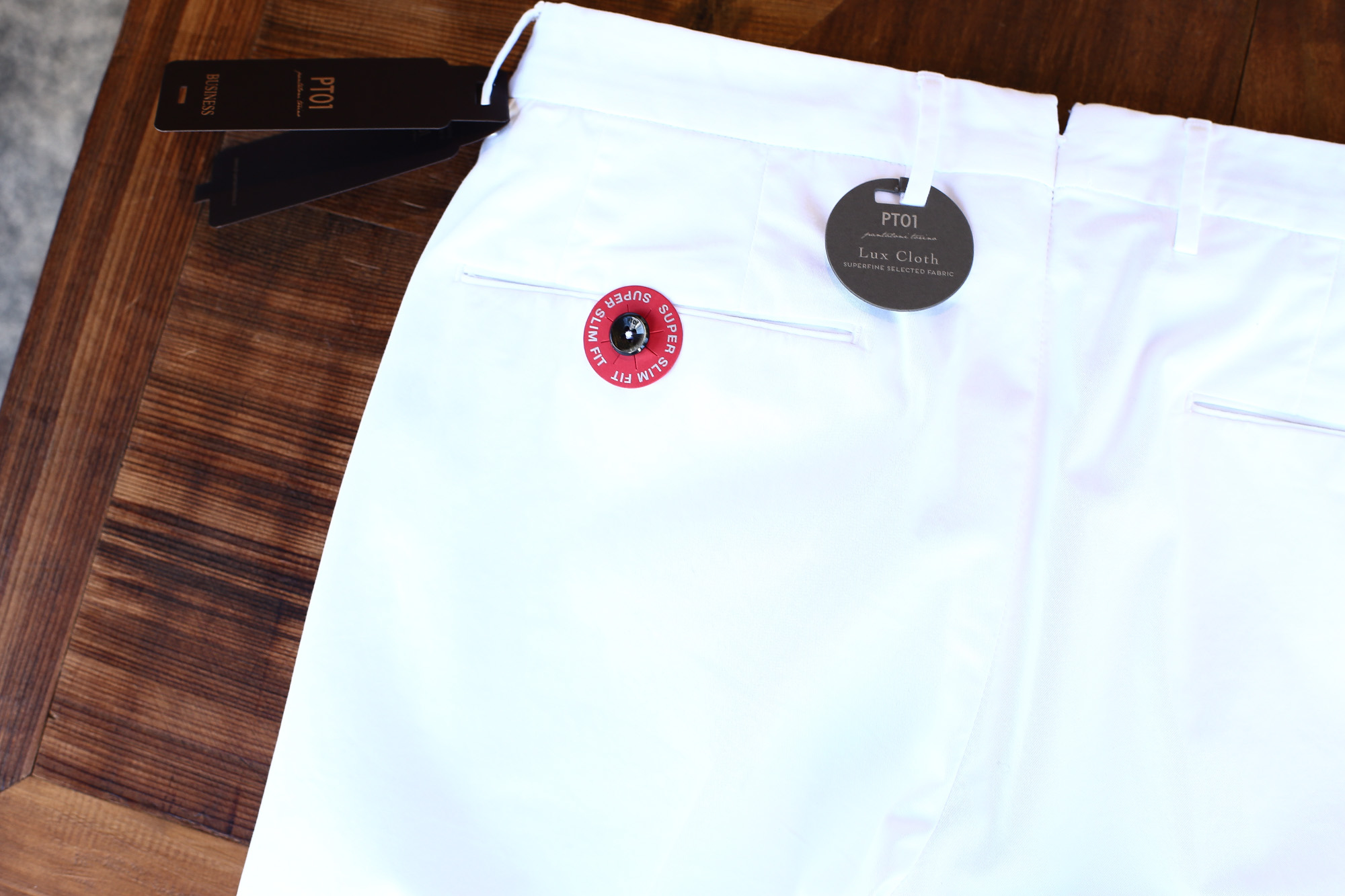  PT01 (ピーティーゼロウーノ) BUSINESS (ビジネス) SUPER SLIM FIT (スーパースリムフィット) Lux Cloth ストレッチ コットン スラックス パンツ WHITE (ホワイト・0010) 2018 春夏新作 pt01 チノ　チノパン チノスラックス 愛知 名古屋 Alto e Diritto アルト エ デリット