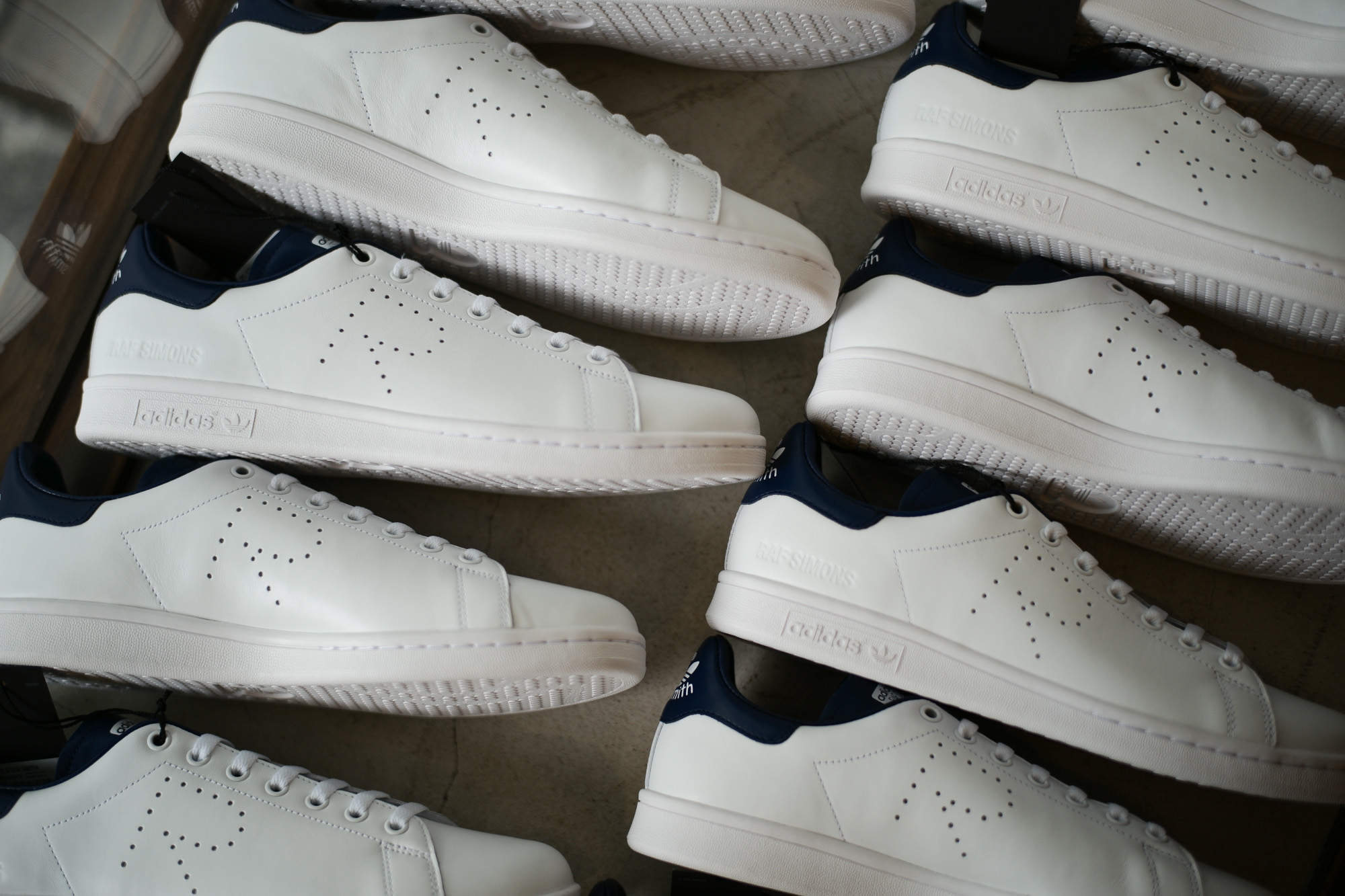 adidas by RAF SIMONS (アディダス バイ ラフシモンズ) RS STAN SMITH (RS スタンスミス) B22543 レザー スニーカー FTWWHT/NGTSKY/FTWWHT (ホワイト / ネイビー) 2018 春夏新作 adidas rafsimons ラフシモンズ 愛知 名古屋 Alto e Diritto アルト エ デリット alto e dritto アルトエデリット