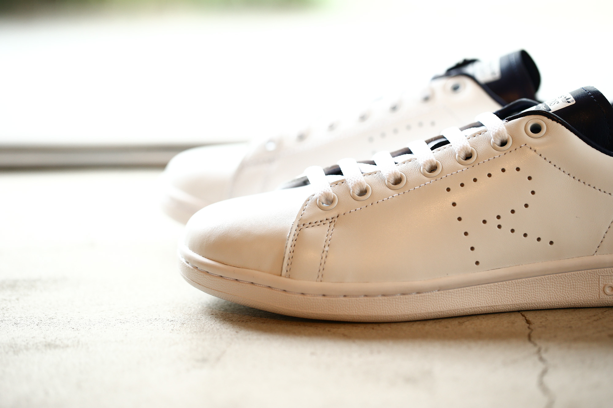 adidas by RAF SIMONS (アディダス バイ ラフシモンズ) RS STAN SMITH (RS スタンスミス) B22543 レザー スニーカー FTWWHT/NGTSKY/FTWWHT (ホワイト / ネイビー) 2018 春夏新作 adidas rafsimons ラフシモンズ 愛知 名古屋 Alto e Diritto アルト エ デリット alto e dritto アルトエデリット