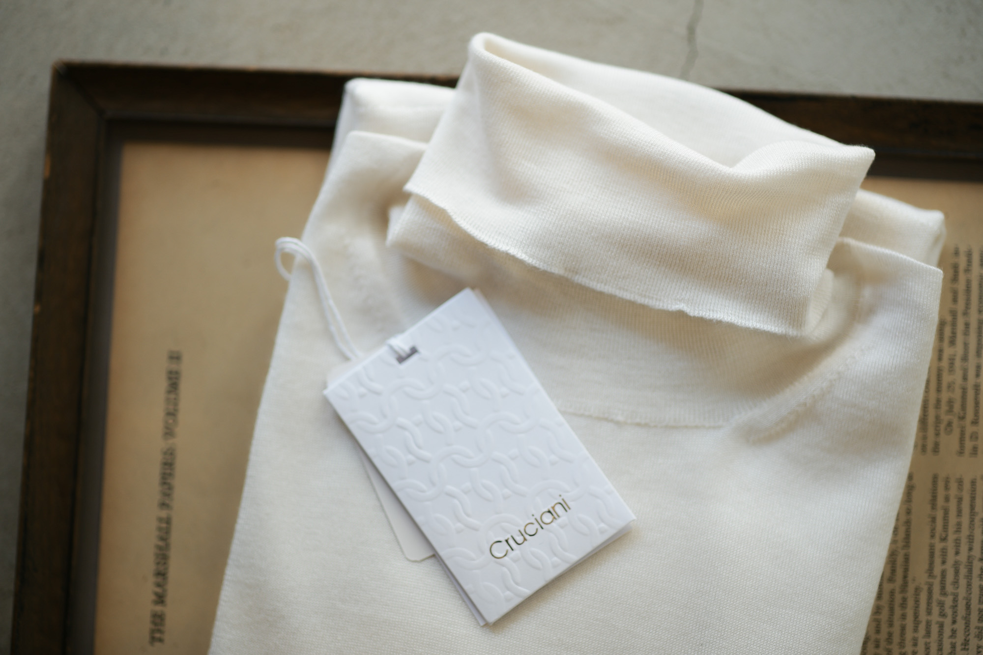 Cruciani (クルチアーニ) Silk Cashmere Turtle Neck Sweater (シルクカシミヤ タートルネック セーター) ハイゲージ シルクカシミヤニット セーター OFF WHITE (オフホワイト・120A) made in italy (イタリア製) 2018 秋冬新作 cruciani silkcashmere タートルネック カシミアタートル　カシミヤタートル 愛知 名古屋 Alto e Diritto アルト エ デリット alto e diritto アルトエデリット altoediritto