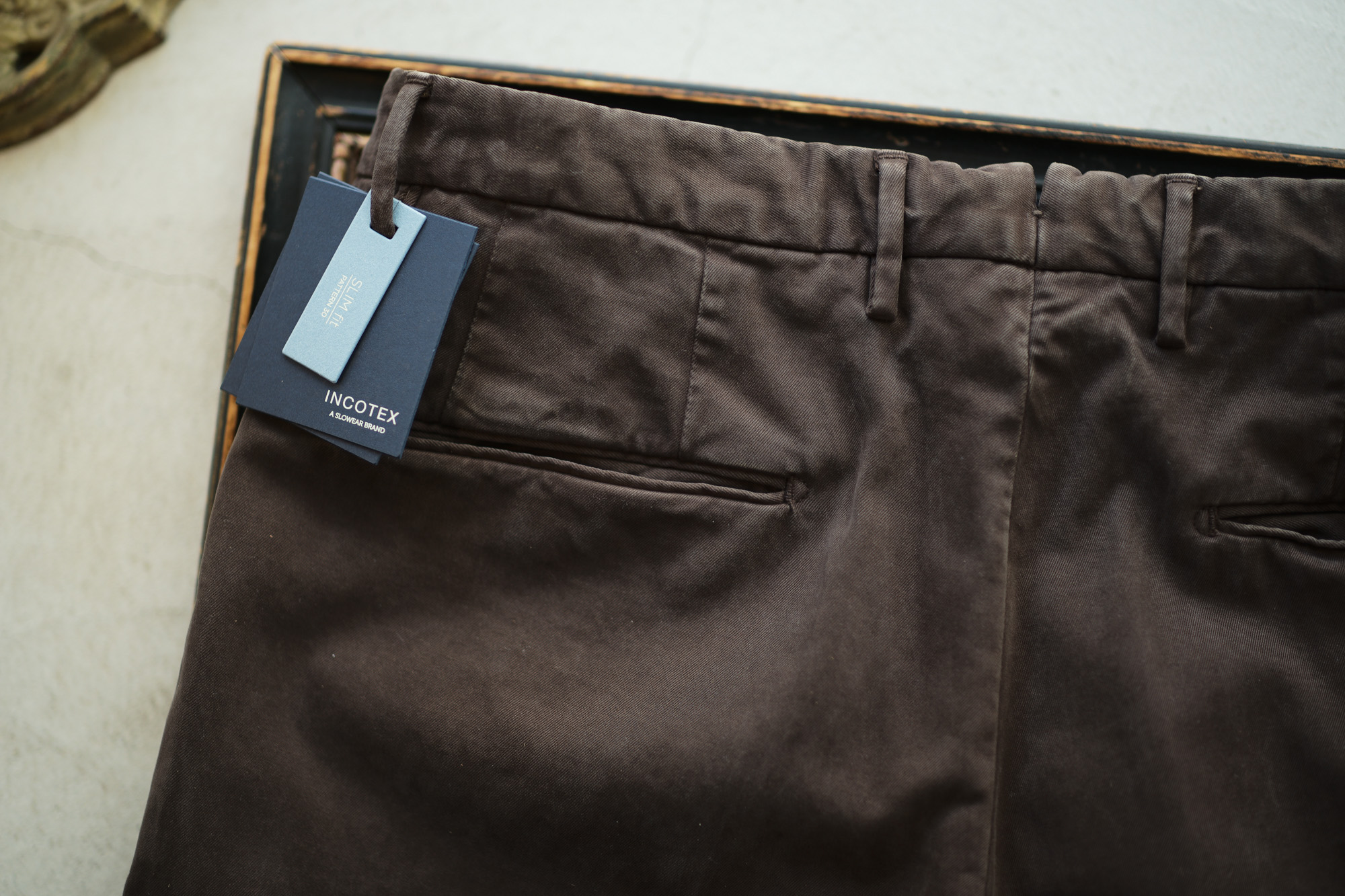 INCOTEX (インコテックス) 1AGW30 SLIM FIT GARMENT DYED COMFORT CHINO コットン ストレッチ スラックス BROWN (ブラウン・618) 2018 秋冬新作 愛知 名古屋 alto e diritto アルトエデリット チノパンツ チノスラックス