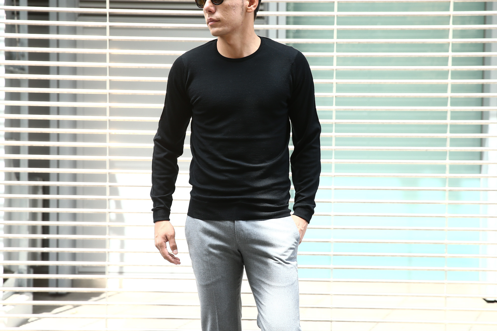 JOHN SMEDLEY (ジョンスメドレー) SICILY (シシリー) 30G Merino Wool (30ゲージメリノウール) クルーネックセーター BLACK (ブラック) Made in England (イギリス製)　2018 秋冬 johnsmedley ジョンスメドレー 愛知 名古屋 Alto e Diritto アルト エ デリット alto e diritto アルトエデリット