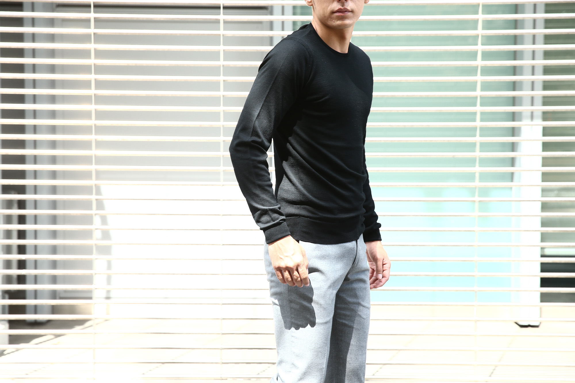 JOHN SMEDLEY (ジョンスメドレー) SICILY (シシリー) 30G Merino Wool (30ゲージメリノウール) クルーネックセーター BLACK (ブラック) Made in England (イギリス製)　2018 秋冬 johnsmedley ジョンスメドレー 愛知 名古屋 Alto e Diritto アルト エ デリット alto e diritto アルトエデリット