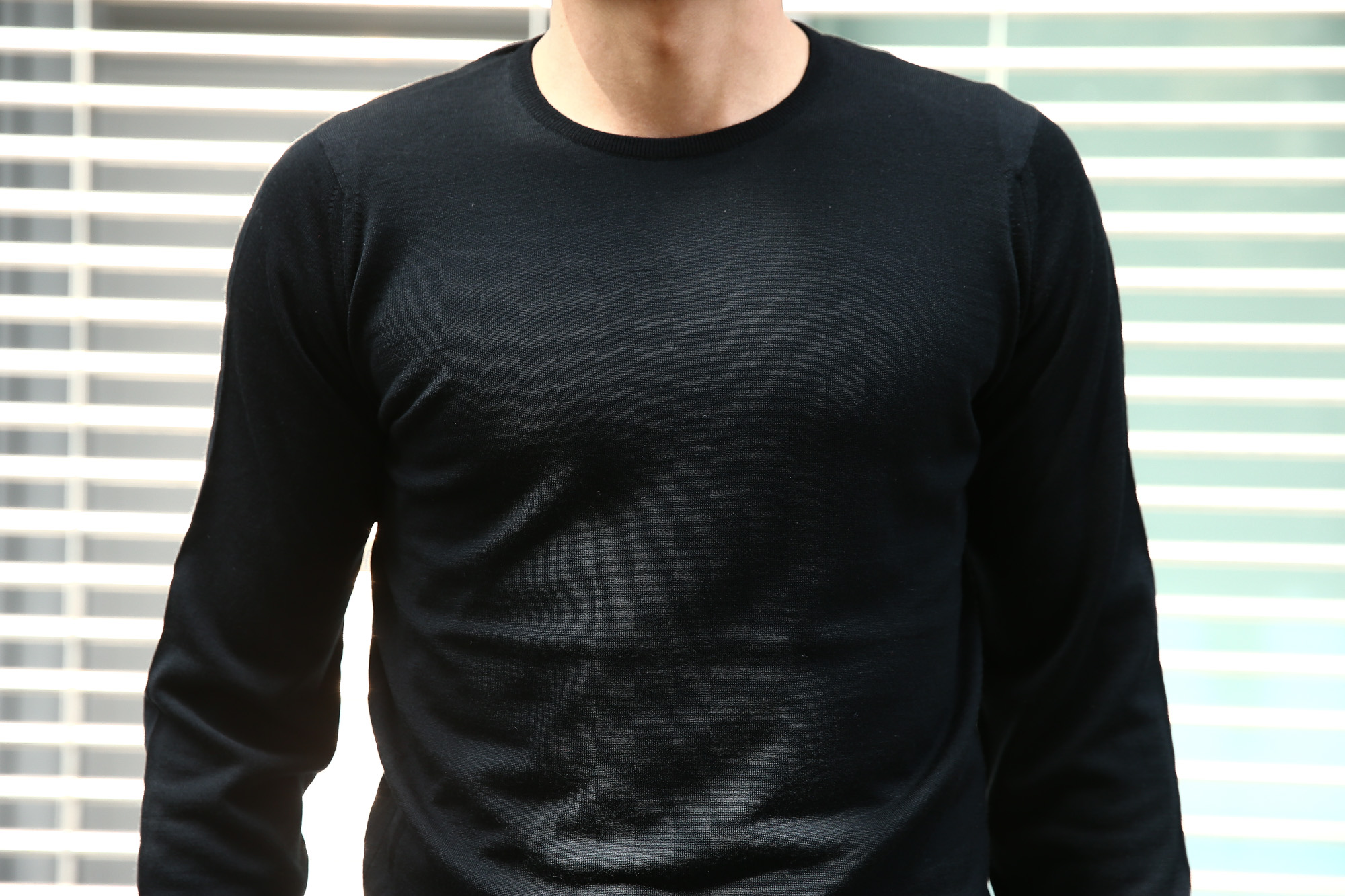 JOHN SMEDLEY (ジョンスメドレー) SICILY (シシリー) 30G Merino Wool (30ゲージメリノウール) クルーネックセーター BLACK (ブラック) Made in England (イギリス製)　2018 秋冬 johnsmedley ジョンスメドレー 愛知 名古屋 Alto e Diritto アルト エ デリット alto e diritto アルトエデリット