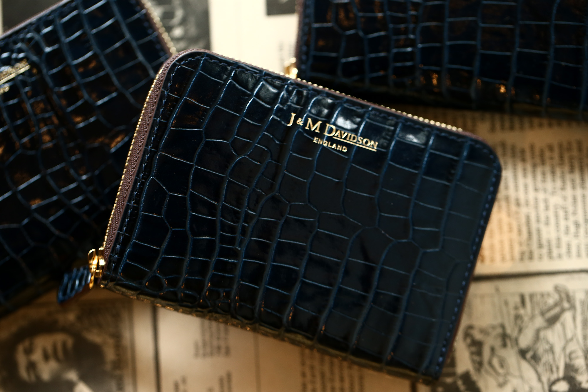 J&M DAVIDSON (ジェイアンドエムデヴィッドソン) SMALL ZIP PURSE (スモール ジップ パース) 7444 SMALL MOCK CROC (クロコダイル型押し) 折財布 ショートウォレット NAVY / NAVY (ネイビー / ネイビー・3901) Made in spain (スペイン製) 2018 秋冬新作 jandmdavidson jmdavidson ウォレット ジェイエム 愛知 名古屋 Alto e Diritto アルト エ デリット alto e diritto アルトエデリット