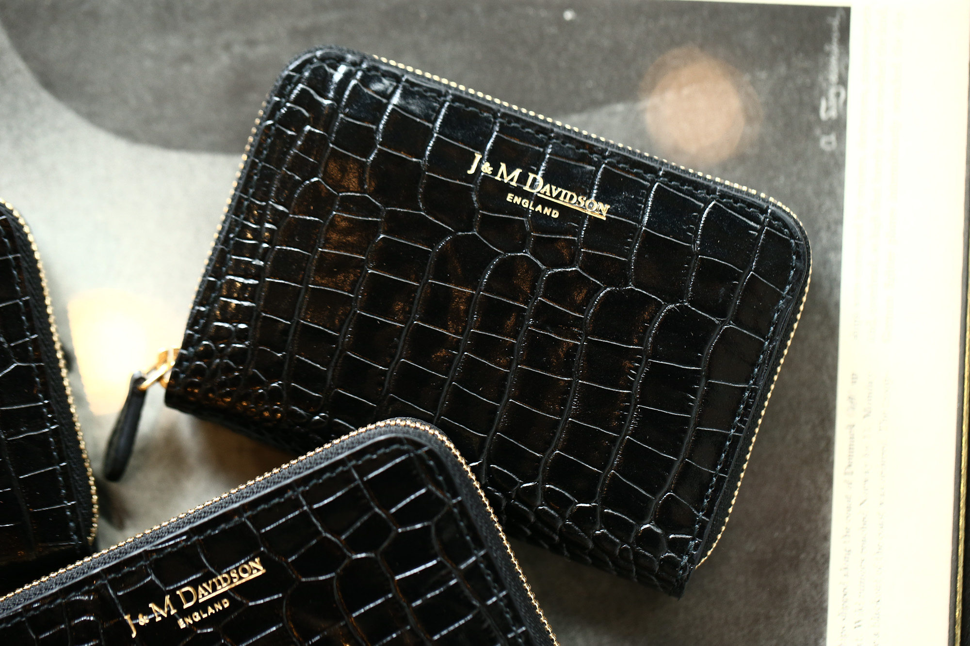 J&M DAVIDSON (ジェイアンドエムデヴィッドソン) SMALL ZIP PURSE (スモール ジップ パース) 7464 MEDIUM MOCK CROC (クロコダイル型押し) 折財布 ショートウォレットBLACK (ブラック・9990) Made in spain (スペイン製) 2018 秋冬新作 jandmdavidson jmdavidson ウォレット ジェイエム 愛知 名古屋 Alto e Diritto アルト エ デリット alto e diritto アルトエデリット