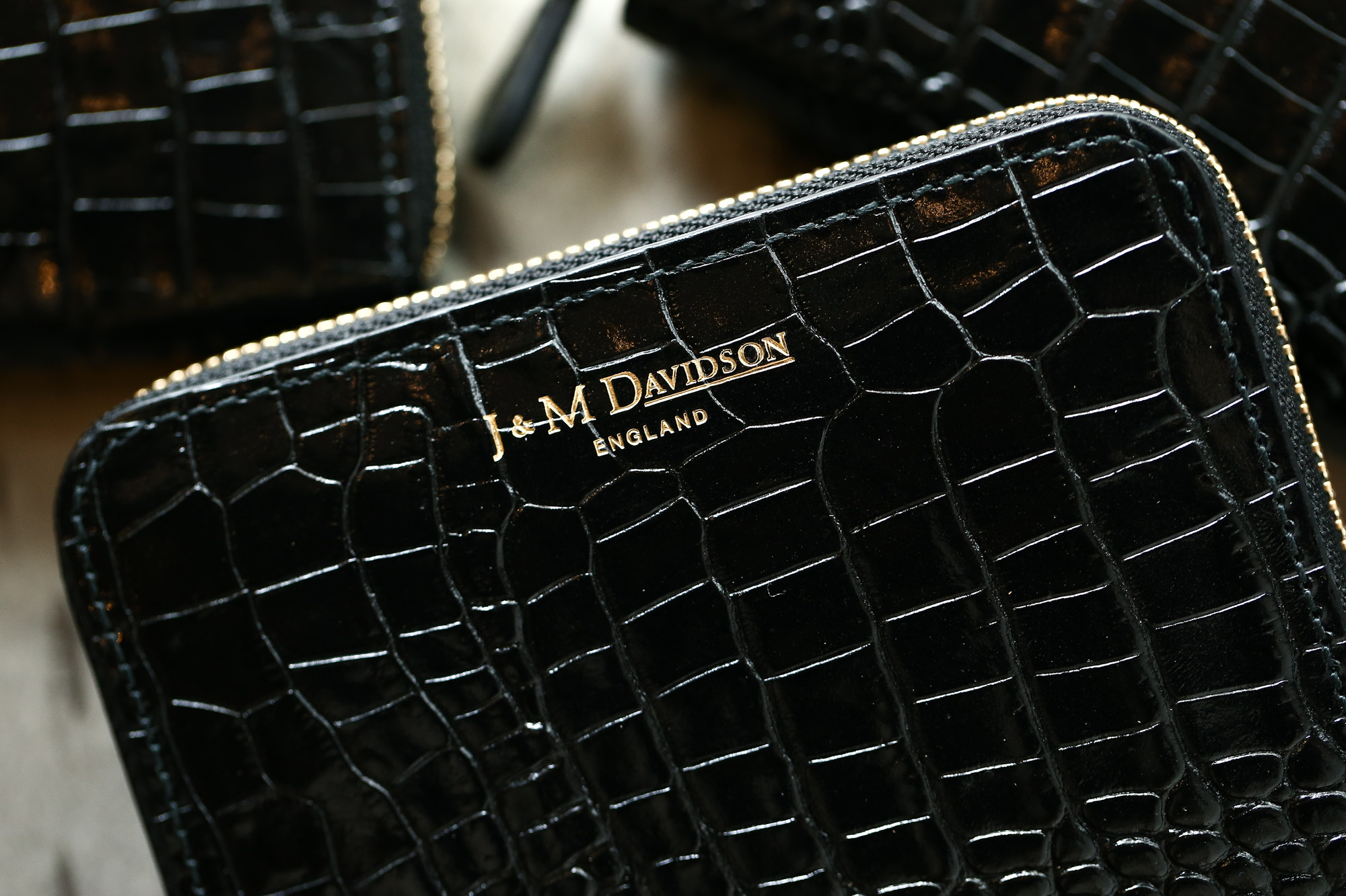 J&M DAVIDSON (ジェイアンドエムデヴィッドソン) SMALL ZIP PURSE (スモール ジップ パース) 7464 MEDIUM MOCK CROC (クロコダイル型押し) 折財布 ショートウォレットBLACK (ブラック・9990) Made in spain (スペイン製) 2018 秋冬新作 jandmdavidson jmdavidson ウォレット ジェイエム 愛知 名古屋 Alto e Diritto アルト エ デリット alto e diritto アルトエデリット