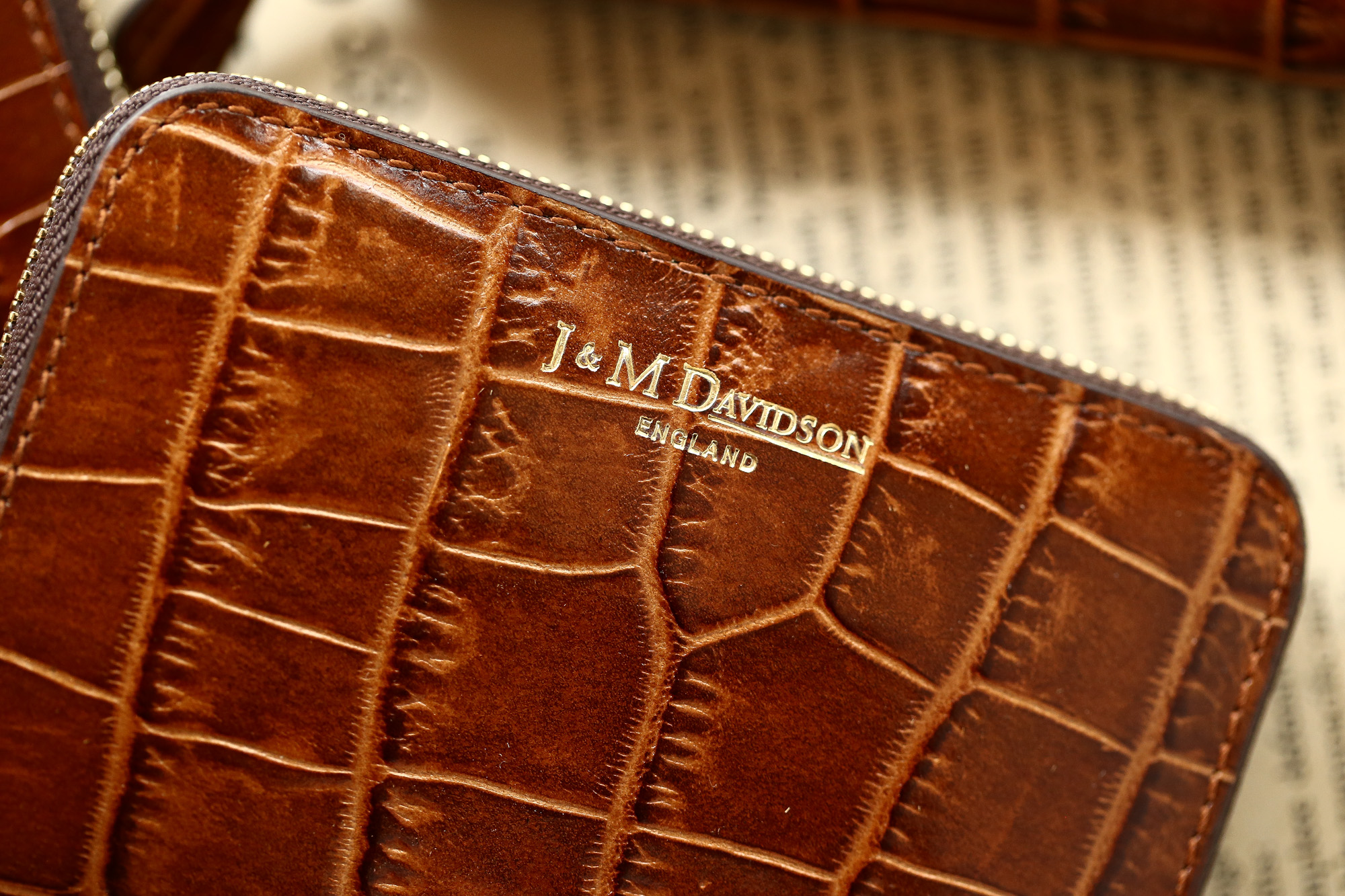 J&M DAVIDSON (ジェイアンドエムデヴィッドソン) SMALL ZIP PURSE (スモール ジップ パース) 7464 MEDIUM MOCK CROC (クロコダイル型押し) 折財布 ショートウォレット BROWN (ブラウン・6520) Made in spain (スペイン製) 2018 秋冬新作 jandmdavidson jmdavidson ウォレット ジェイエム 愛知 名古屋 Alto e Diritto アルト エ デリット alto e diritto アルトエデリット