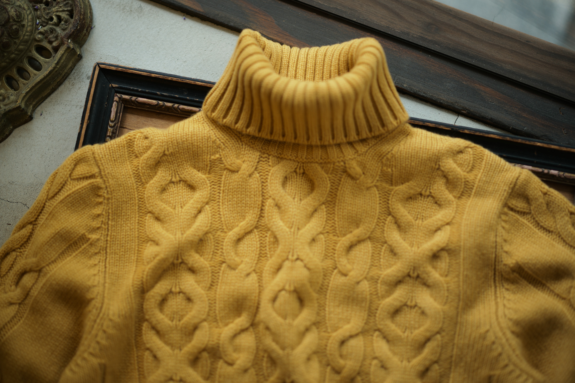 Settefili Cashmere (セッテフィーリ カシミア) Dolcevita Treccia Corona (カシミア タートルネック セーター) ローゲージ カシミア ニット セーター MUSTARD (マスタード・CG102) made in italy (イタリア製) 2018 秋冬新作 settefilicashmere 愛知 名古屋 alto e diritto アルトエデリット