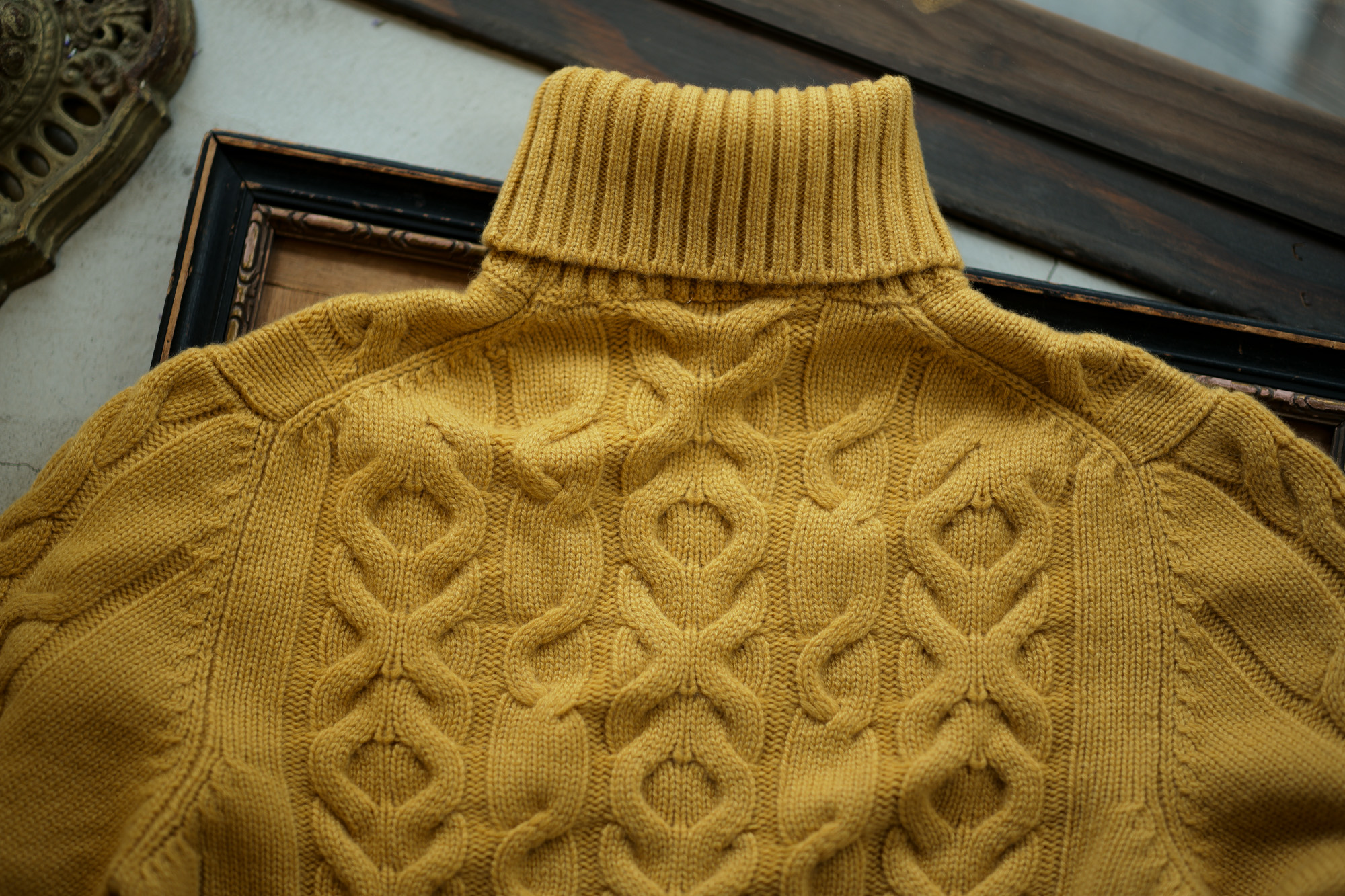 Settefili Cashmere (セッテフィーリ カシミア) Dolcevita Treccia Corona (カシミア タートルネック セーター) ローゲージ カシミア ニット セーター MUSTARD (マスタード・CG102) made in italy (イタリア製) 2018 秋冬新作 settefilicashmere 愛知 名古屋 alto e diritto アルトエデリット