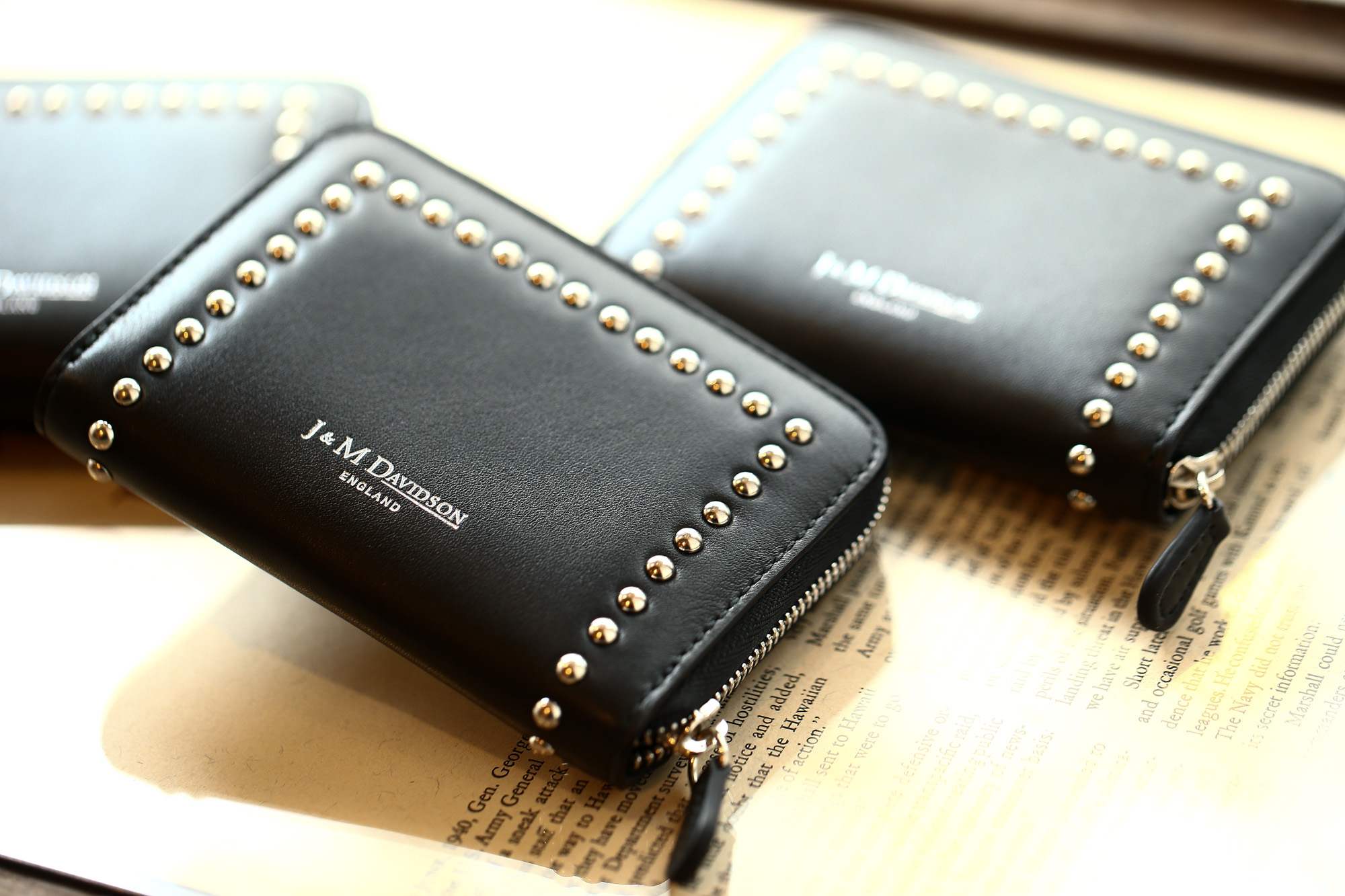 J&M DAVIDSON (ジェイアンドエムデヴィッドソン) JET SET COLLECTION (ジェットセット コレクション) SMALL ZIP PURSE WITH STUDS (スモール ジップ パース ウィズ スタッズ) 10131N CALF LEATHER (カーフレザー) 折財布 ショートウォレット BLACK (ブラック・9990) Made in spain (スペイン製) 2018 秋冬新作 jmdavidson 愛知 名古屋 Alto e Diritto アルト エ デリット