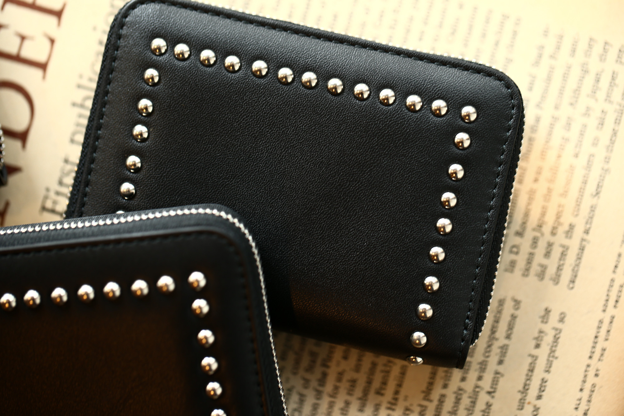 J&M DAVIDSON (ジェイアンドエムデヴィッドソン) JET SET COLLECTION (ジェットセット コレクション) SMALL ZIP PURSE WITH STUDS (スモール ジップ パース ウィズ スタッズ) 10131N CALF LEATHER (カーフレザー) 折財布 ショートウォレット BLACK (ブラック・9990) Made in spain (スペイン製) 2018 秋冬新作 jmdavidson 愛知 名古屋 Alto e Diritto アルト エ デリット