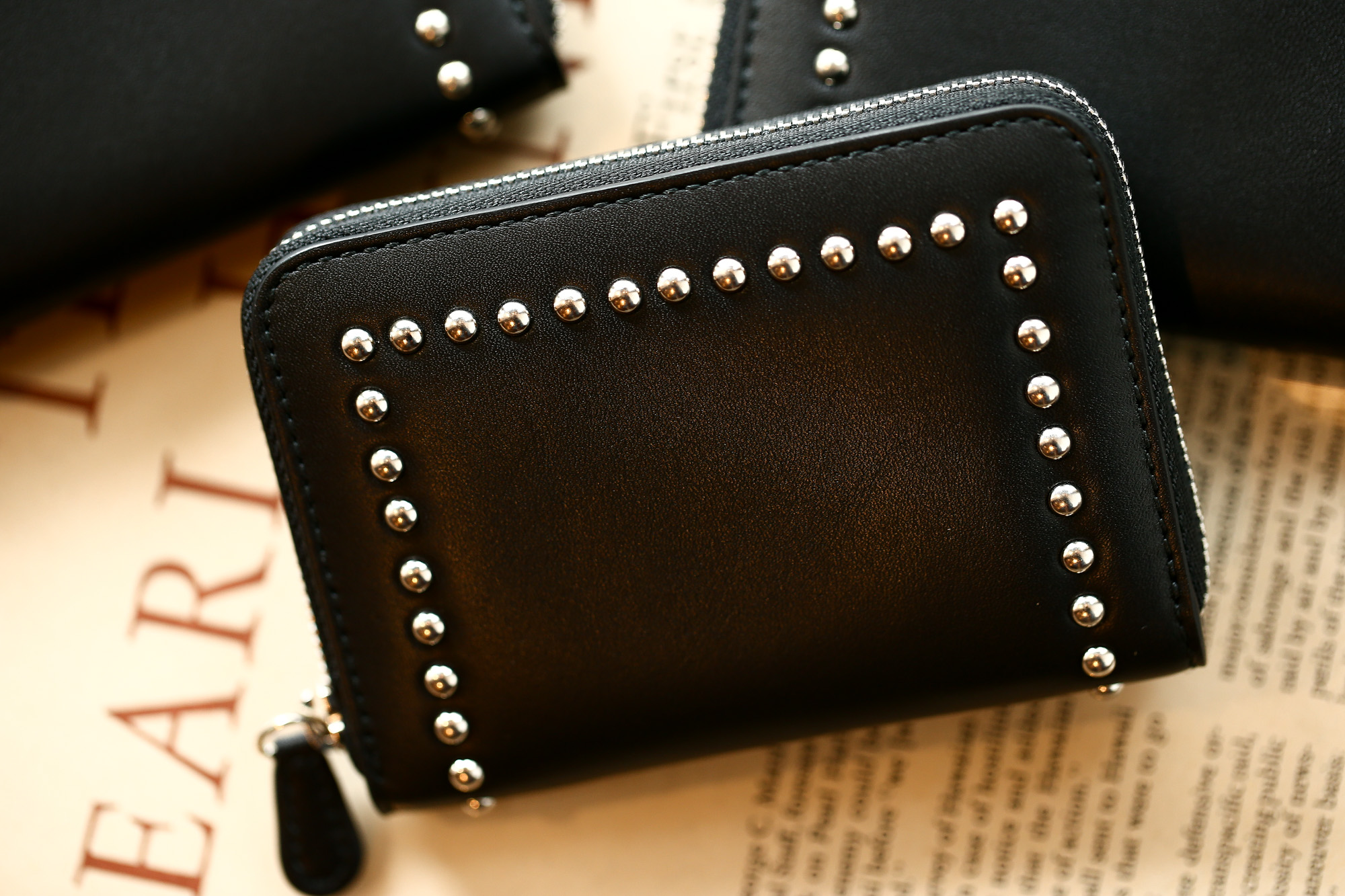 J&M DAVIDSON (ジェイアンドエムデヴィッドソン) JET SET COLLECTION (ジェットセット コレクション) SMALL ZIP PURSE WITH STUDS (スモール ジップ パース ウィズ スタッズ) 10131N CALF LEATHER (カーフレザー) 折財布 ショートウォレット BLACK (ブラック・9990) Made in spain (スペイン製) 2018 秋冬新作 jmdavidson 愛知 名古屋 Alto e Diritto アルト エ デリット