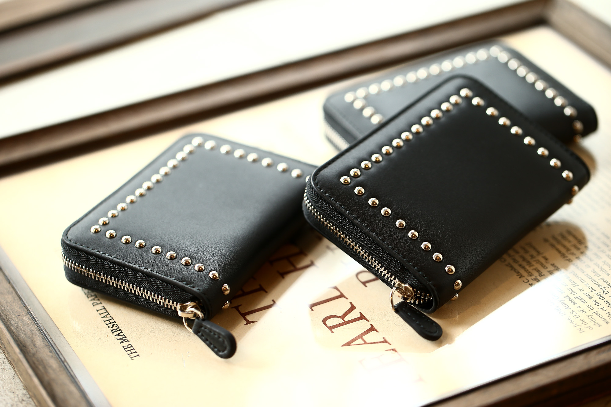 J&M DAVIDSON (ジェイアンドエムデヴィッドソン) JET SET COLLECTION (ジェットセット コレクション) SMALL ZIP PURSE WITH STUDS (スモール ジップ パース ウィズ スタッズ) 10131N CALF LEATHER (カーフレザー) 折財布 ショートウォレット BLACK (ブラック・9990) Made in spain (スペイン製) 2018 秋冬新作 jmdavidson 愛知 名古屋 Alto e Diritto アルト エ デリット