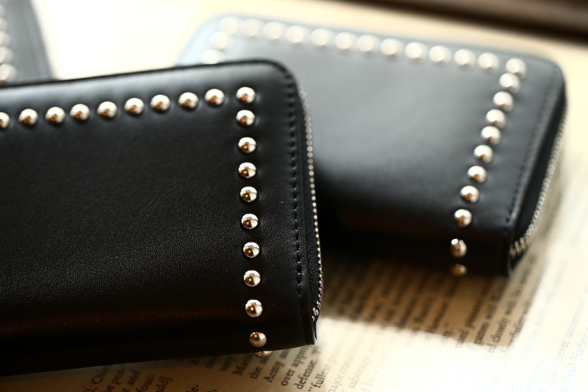 J&M DAVIDSON (ジェイアンドエムデヴィッドソン) JET SET COLLECTION (ジェットセット コレクション) SMALL ZIP PURSE WITH STUDS (スモール ジップ パース ウィズ スタッズ) 10131N CALF LEATHER (カーフレザー) 折財布 ショートウォレット BLACK (ブラック・9990) Made in spain (スペイン製) 2018 秋冬新作 jmdavidson 愛知 名古屋 Alto e Diritto アルト エ デリット