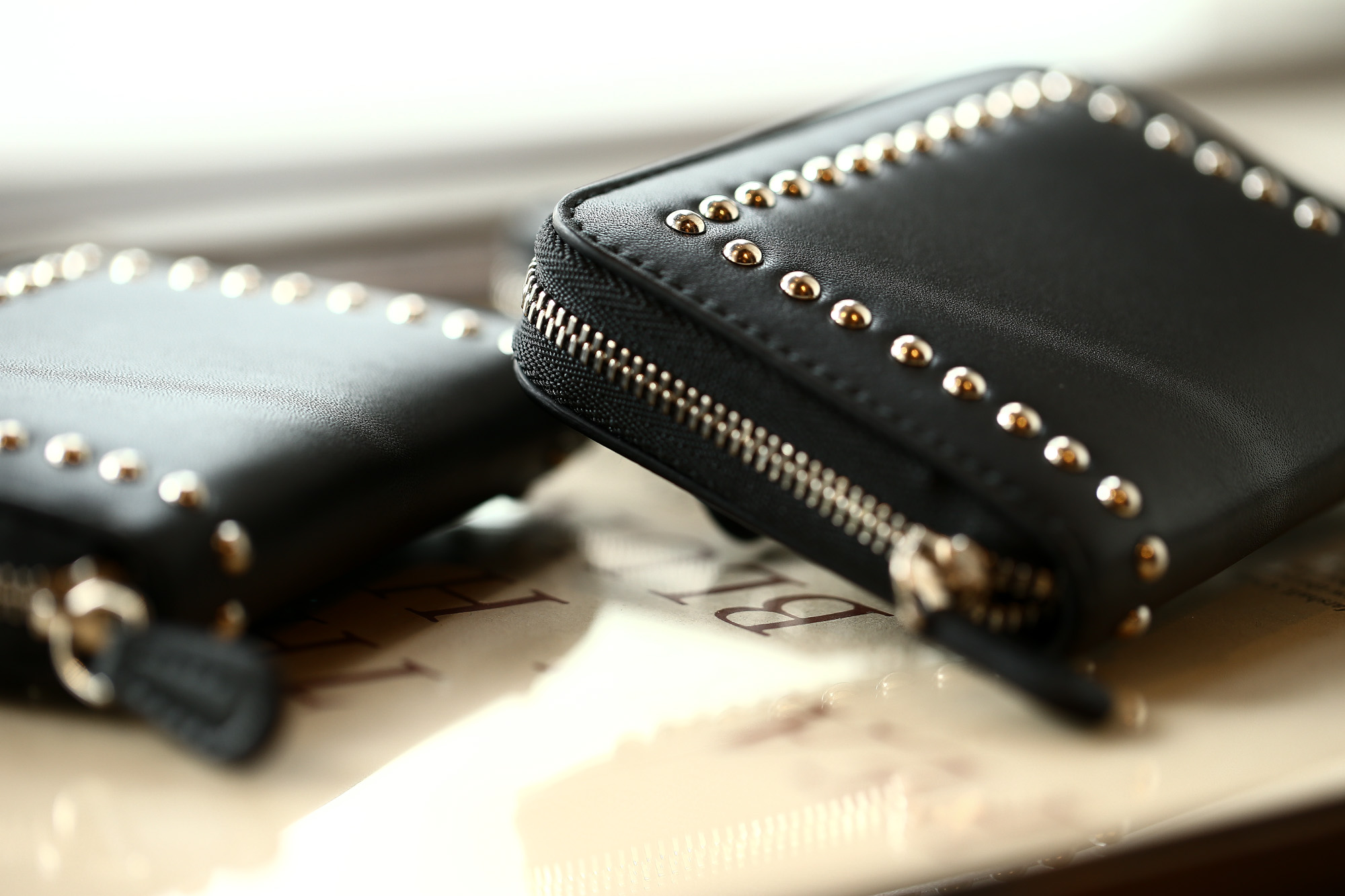 J&M DAVIDSON (ジェイアンドエムデヴィッドソン) JET SET COLLECTION (ジェットセット コレクション) SMALL ZIP PURSE WITH STUDS (スモール ジップ パース ウィズ スタッズ) 10131N CALF LEATHER (カーフレザー) 折財布 ショートウォレット BLACK (ブラック・9990) Made in spain (スペイン製) 2018 秋冬新作 jmdavidson 愛知 名古屋 Alto e Diritto アルト エ デリット