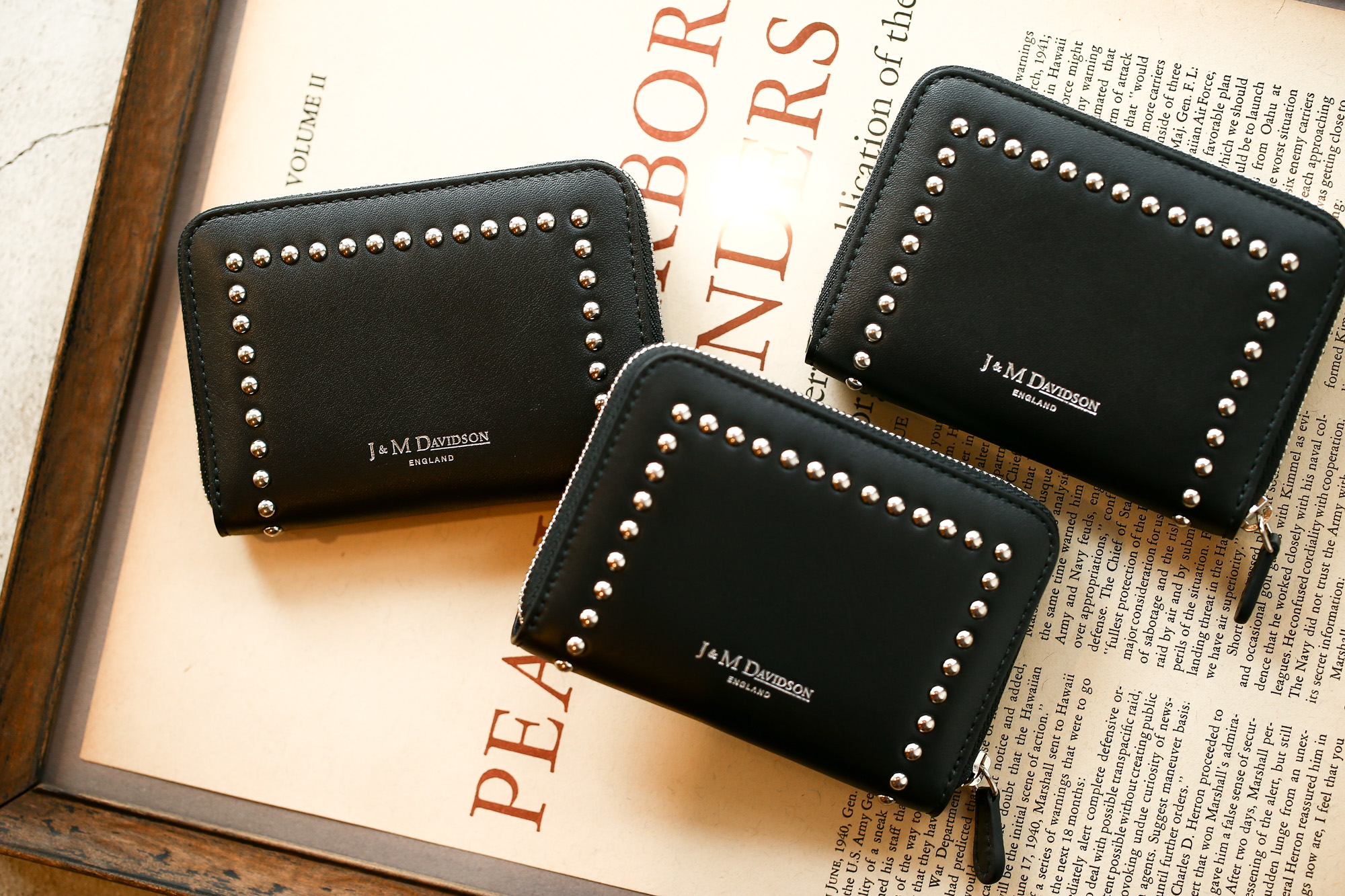 J&M DAVIDSON (ジェイアンドエムデヴィッドソン) JET SET COLLECTION (ジェットセット コレクション) SMALL ZIP PURSE WITH STUDS (スモール ジップ パース ウィズ スタッズ) 10131N CALF LEATHER (カーフレザー) 折財布 ショートウォレット BLACK (ブラック・9990) Made in spain (スペイン製) 2018 秋冬新作 jmdavidson 愛知 名古屋 Alto e Diritto アルト エ デリット