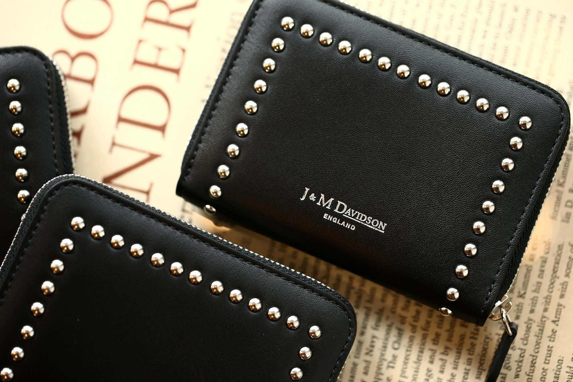 J&M DAVIDSON (ジェイアンドエムデヴィッドソン) JET SET COLLECTION (ジェットセット コレクション) SMALL ZIP PURSE WITH STUDS (スモール ジップ パース ウィズ スタッズ) 10131N CALF LEATHER (カーフレザー) 折財布 ショートウォレット BLACK (ブラック・9990) Made in spain (スペイン製) 2018 秋冬新作 jmdavidson 愛知 名古屋 Alto e Diritto アルト エ デリット