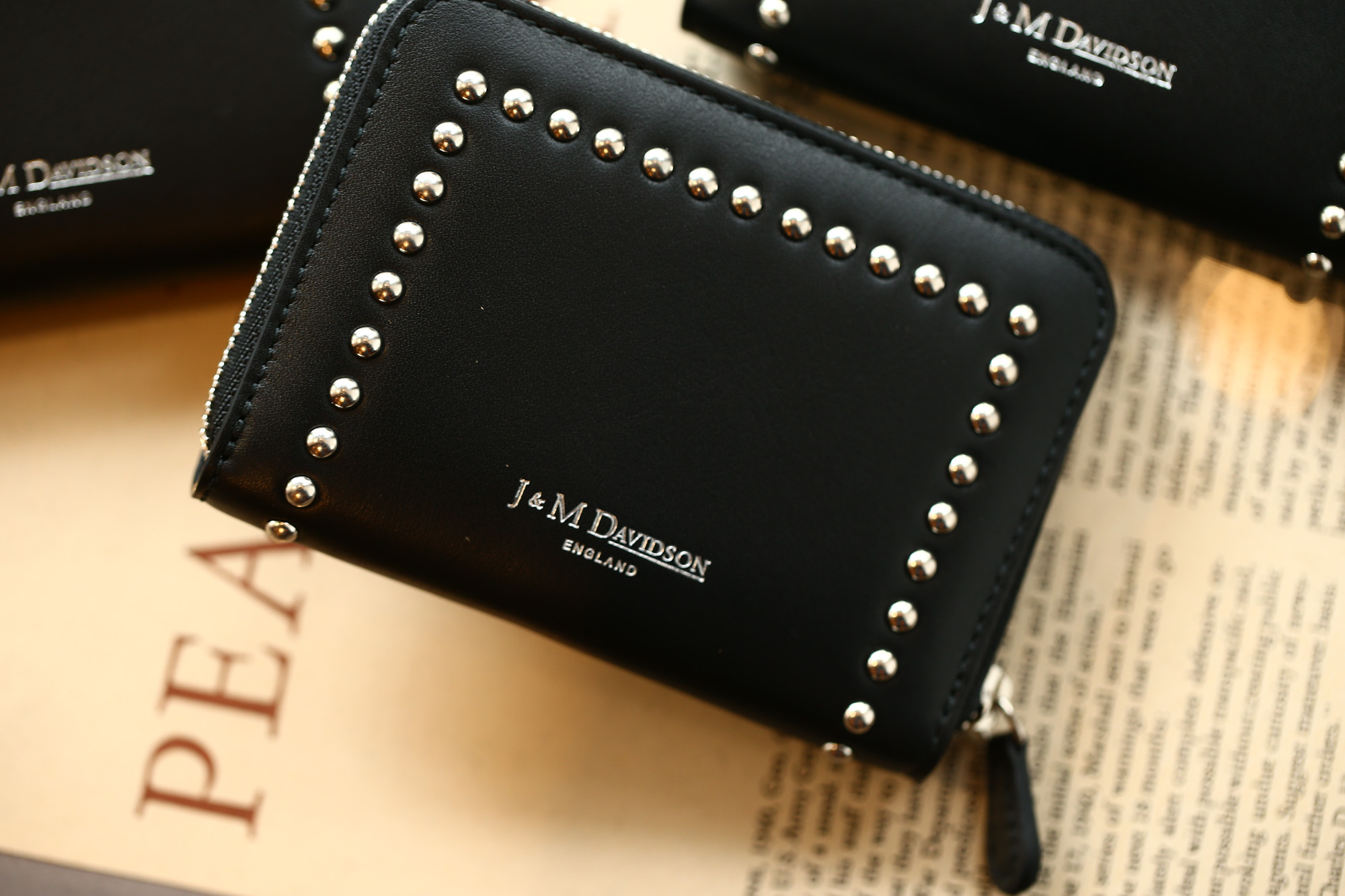 J&M DAVIDSON (ジェイアンドエムデヴィッドソン) JET SET COLLECTION (ジェットセット コレクション) SMALL ZIP PURSE WITH STUDS (スモール ジップ パース ウィズ スタッズ) 10131N CALF LEATHER (カーフレザー) 折財布 ショートウォレット BLACK (ブラック・9990) Made in spain (スペイン製) 2018 秋冬新作 jmdavidson 愛知 名古屋 Alto e Diritto アルト エ デリット