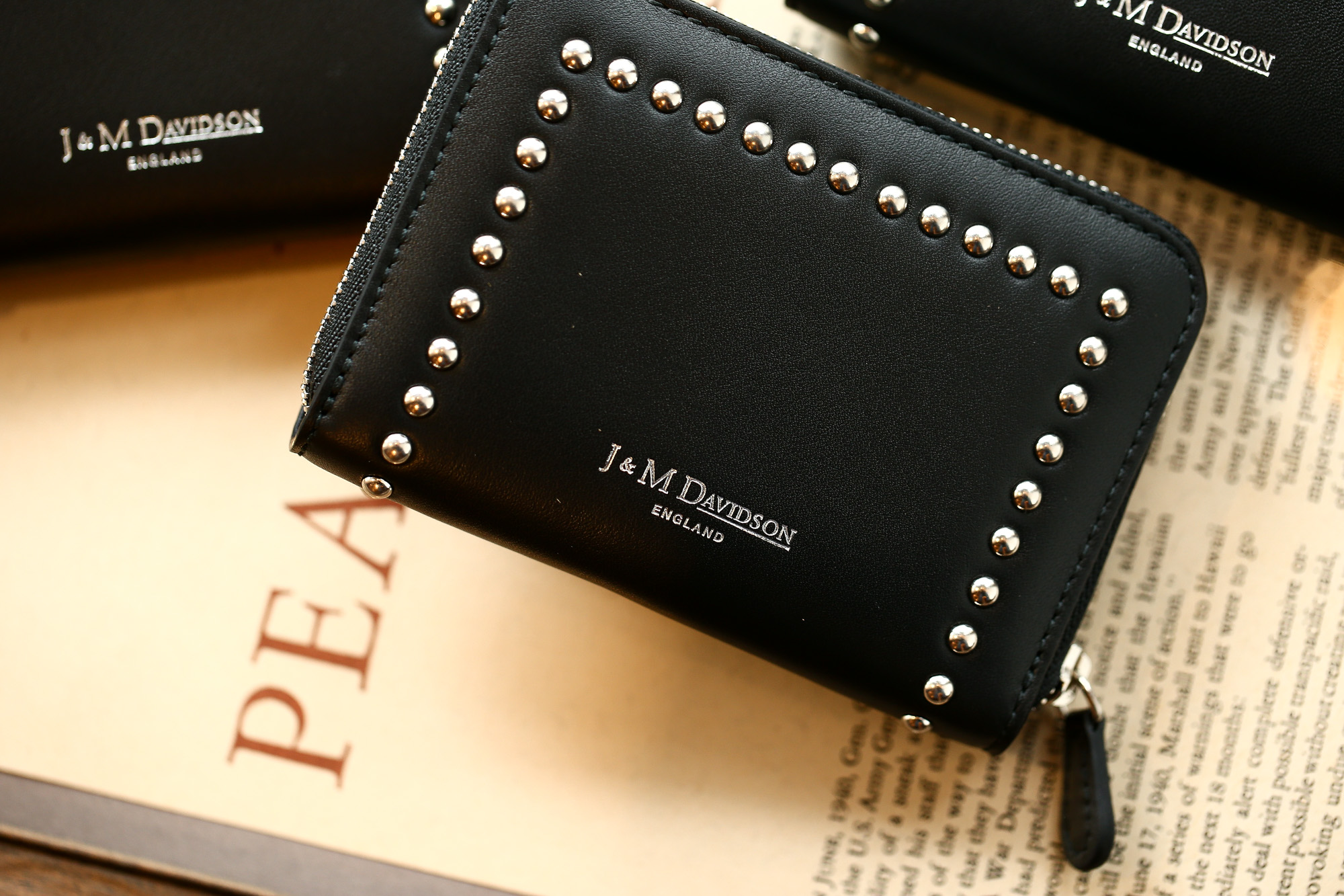 J&M DAVIDSON (ジェイアンドエムデヴィッドソン) JET SET COLLECTION (ジェットセット コレクション) SMALL ZIP PURSE WITH STUDS (スモール ジップ パース ウィズ スタッズ) 10131N CALF LEATHER (カーフレザー) 折財布 ショートウォレット BLACK (ブラック・9990) Made in spain (スペイン製) 2018 秋冬新作 jmdavidson 愛知 名古屋 Alto e Diritto アルト エ デリット