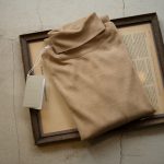 JOHN SMEDLEY (ジョンスメドレー) IMPERIAL KASHMIR (カシミアシリーズ) ARLINGTON (アーリントン) CASHMERE × Merino Wool (カシミア × メリノウール) 30ゲージ カシミアウール タートルネックセーター DARK CAMEL (ダークキャメル) Made in England (イギリス製) 2018 秋冬新作のイメージ