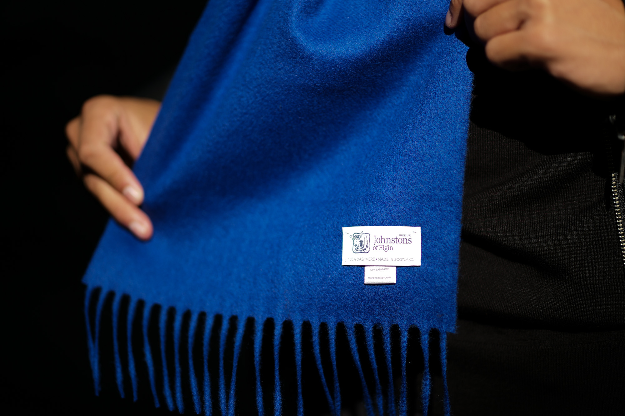 Johnstons (ジョンストンズ) WA16 MUFFLER SCARF Cashmere 100% カシミア マフラー Bright Blue (ブライトブルー・SD0404) Made in Scotland (スコットランド製) 2018 秋冬新作 愛知 名古屋 alto e diritto altoediritto アルトエデリット ストール ジョンストンズ