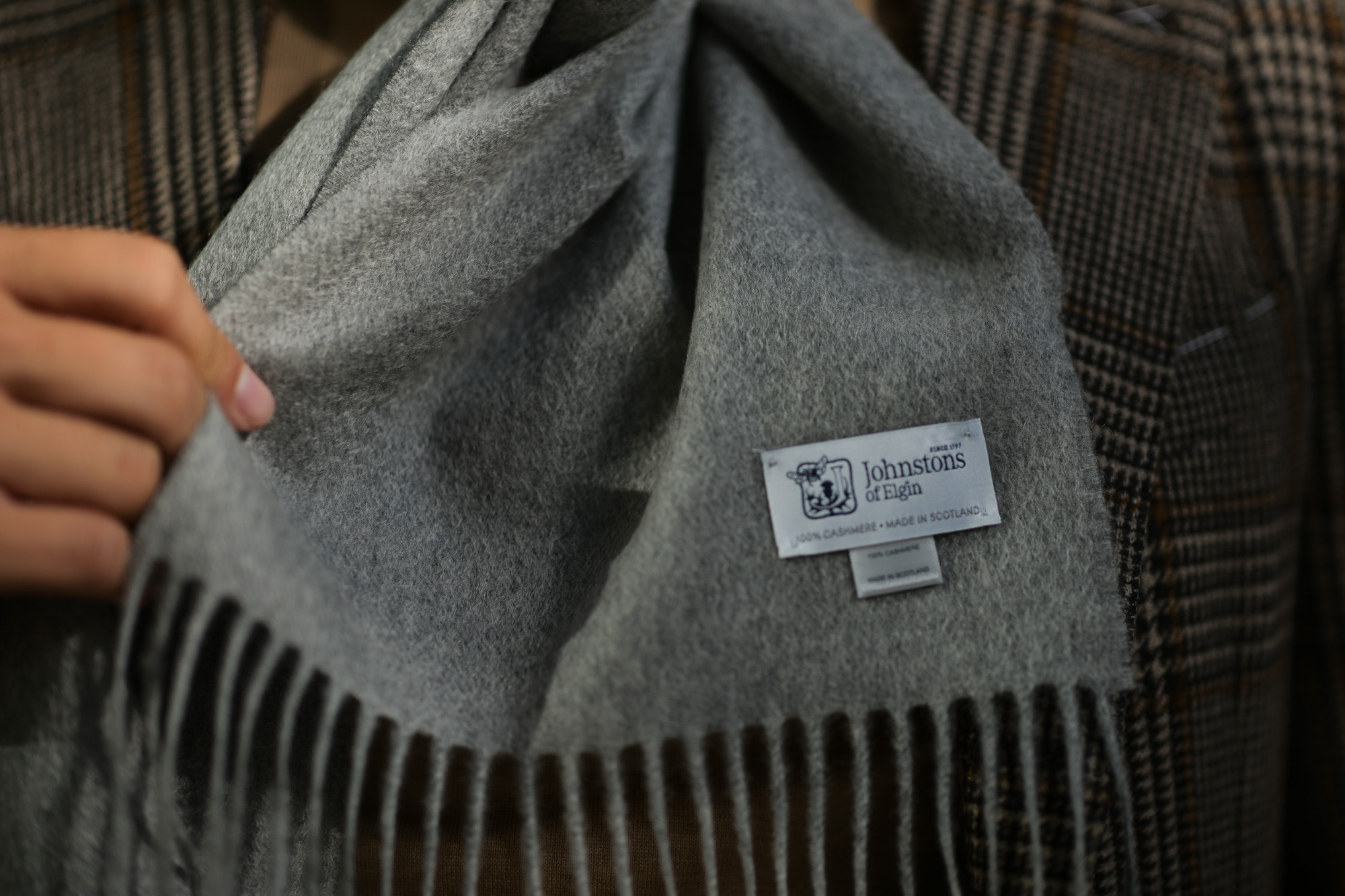 Johnstons (ジョンストンズ) WA16 MUFFLER SCARF Cashmere 100% カシミア マフラー Light Grey (ライトグレー・HA0200) Made in Scotland (スコットランド製) 2018 秋冬新作 愛知 名古屋 alto e diritto altoediritto アルトエデリット ストール ジョンストンズ