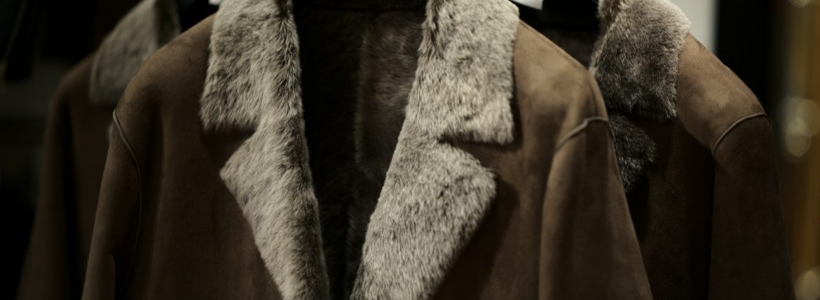 MANZONI 24 (マンツオーニ 24) Chester mouton coat (チェスター ムートン コート) Mouton (ムートン) リバーシブル ロング ムートンコート WOOD (ブラウン) Made in italy (イタリア製) 2018 秋冬新作のイメージ