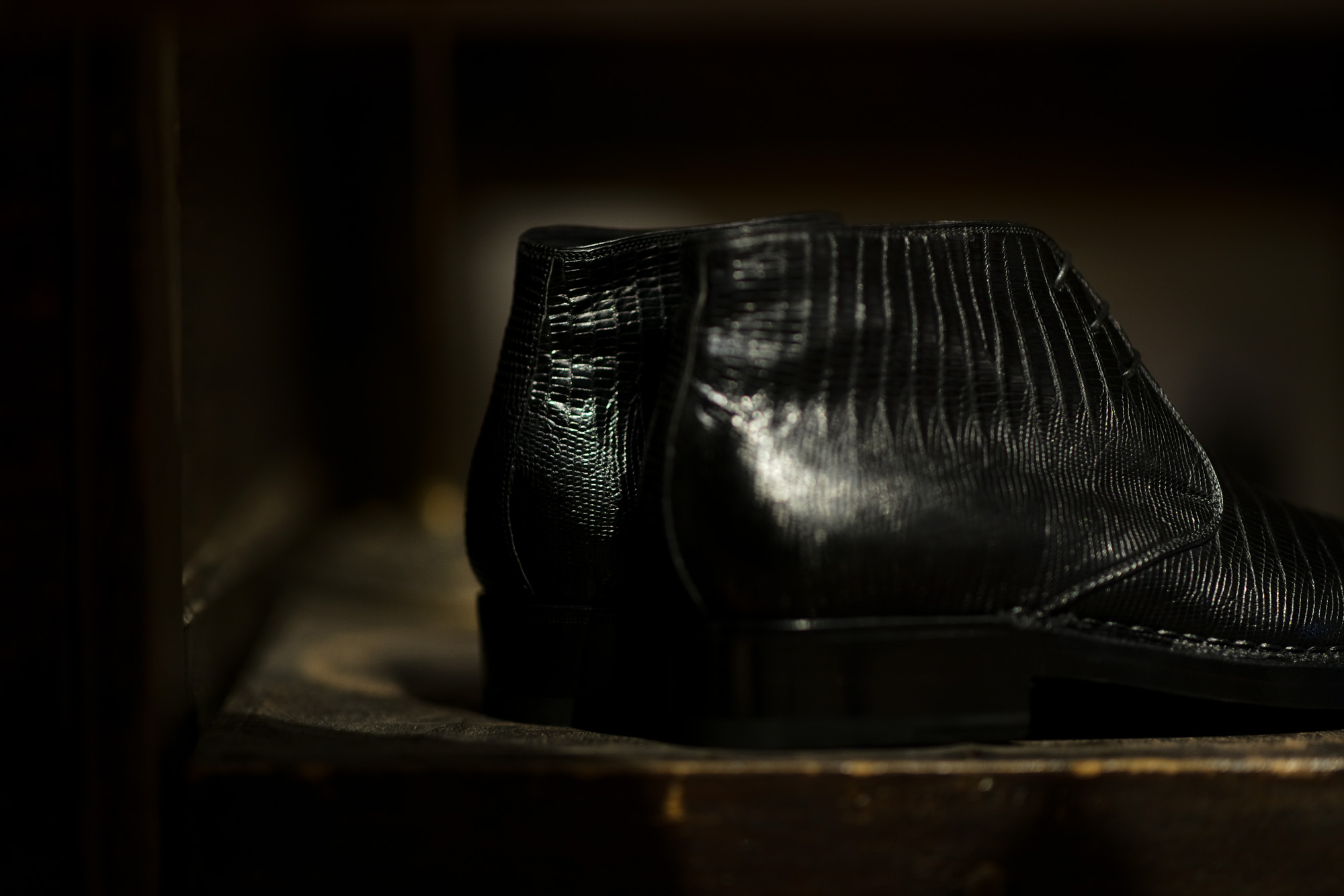 ENZO BONAFE (エンツォボナフェ) ART.3722 Chukka boots TEJUS (テジュー) リザードレザー チャッカブーツ TEJUS NERO (ブラック) made in italy (イタリア製) 2018 秋冬新作 enzobonafe ボナフェ ブーツ チャッカ 愛知 名古屋 Alto e Diritto アルト エ デリット ドカゲ リザード