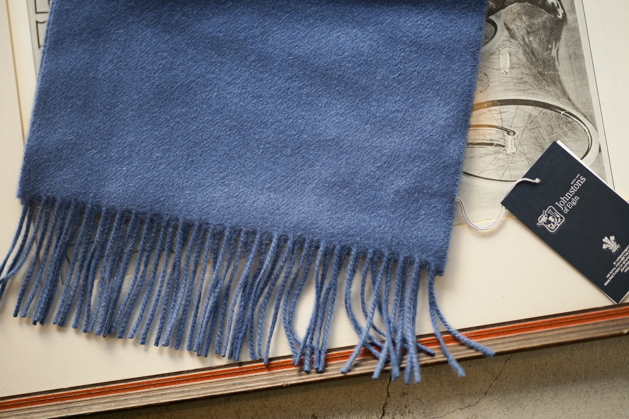 Johnstons (ジョンストンズ) WA16 MUFFLER SCARF Cashmere 100% カシミア マフラー Bright Blue (ブライトブルー・SD0419) Made in Scotland (スコットランド製) 2018 秋冬新作 愛知 名古屋 alto e diritto altoediritto アルトエデリット ストール ジョンストンズ