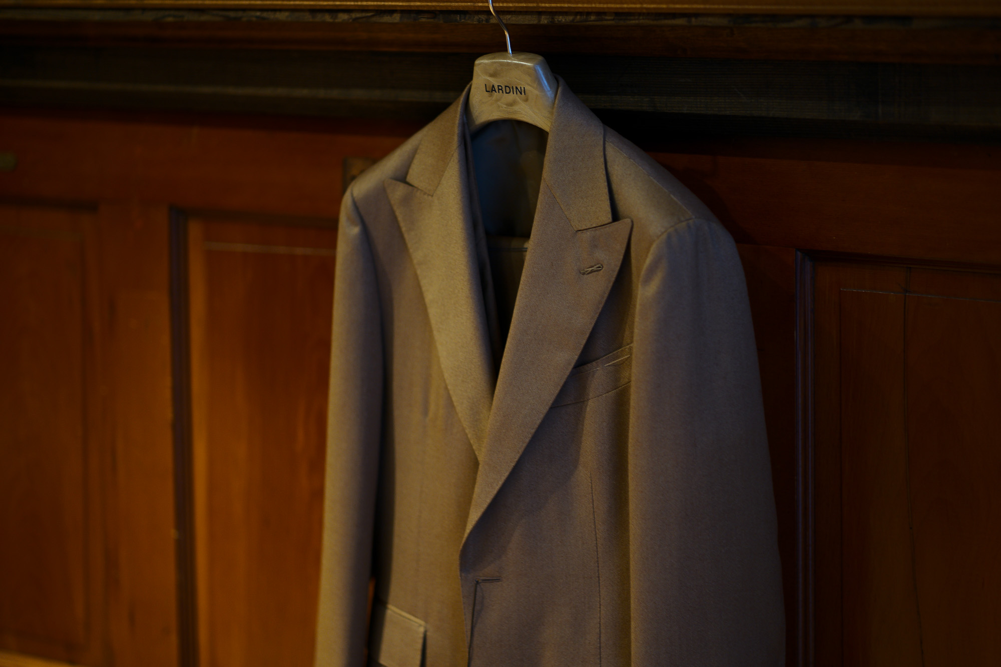 LARDINI (ラルディーニ) SARTORIA (サルトリア) SOLARO ソラーロ 3P スーツ BEIGE (ベージュ・1) Made in italy (イタリア製) 2018 秋冬新作 愛知 名古屋 alto e diritto altoediritto アルトエデリット