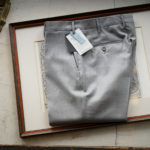 INCOTEX (インコテックス) SARTORIALE (サルトリアーレ) MIT300 SLIM FIT (WOOL & CASHMERE TWILL) ウールカシミアツイル スラックス LIGHT GRAY (ライトグレー・900) Made in italy (イタリア製) 2019 春夏新作のイメージ