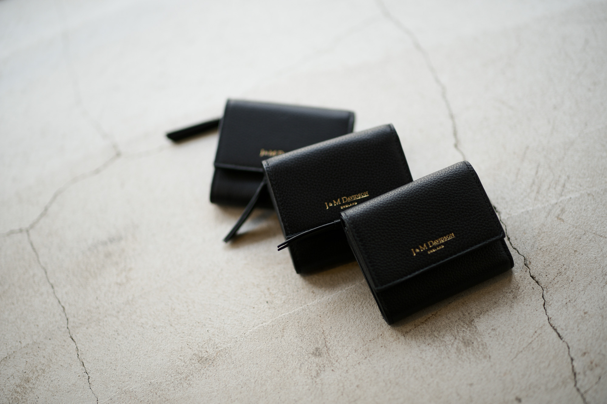 J&M DAVIDSON (ジェイアンドエムデヴィッドソン) TWO FOLD WALLET (トゥー フォルド ウォレット) GRAIN LEATHER (グレインレザー) 折財布 BLACK (ブラック・9990) Made in spain (スペイン製) 2019 春夏新作 jandmdavidson  ジェイエムデヴィッドソン　愛知 名古屋 altoediritto アルトエデリット