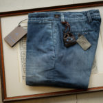 RICHARD J. BROWN (リチャード ジェイ ブラウン) SINGAPORE (シンガポール) ストレッチ デニム スラックス BLUE (ブルー・T84 W525) MADE IN ITALY (イタリア製)　2019 春夏新作のイメージ