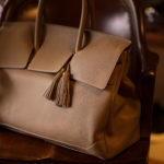 ACATE(アカーテ)OSTRO(オストロ) Montblanc leather(モンブランレザー) トートバック レザーバック TAUPE(トープ) MADE IN ITALY(イタリア製) 2019 秋冬新作のイメージ