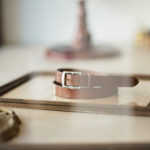 J&M DAVIDSON (ジェイアンドエムデヴィッドソン) HARNESS BUCKLE 25MM (ハーネス バックル ベルト 25MM) BRIDLE LEATHER (ブライドルレザー) ナローベルト TAN (タン・290) Made in England (英国製) 2019 秋冬新作のイメージ