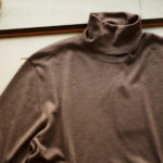 LAMBERTO LOSANI (ランベルト ロザーニ) Silk Cashmere Turtle Neck Sweaterシルクカシミア タートルネック セーター) ハイゲージ シルクカシミヤニット セーター BROWN (ブラウン・325) made in italy (イタリア製) 2019 秋冬新作  【入荷しました】【フリー分発売開始】のイメージ