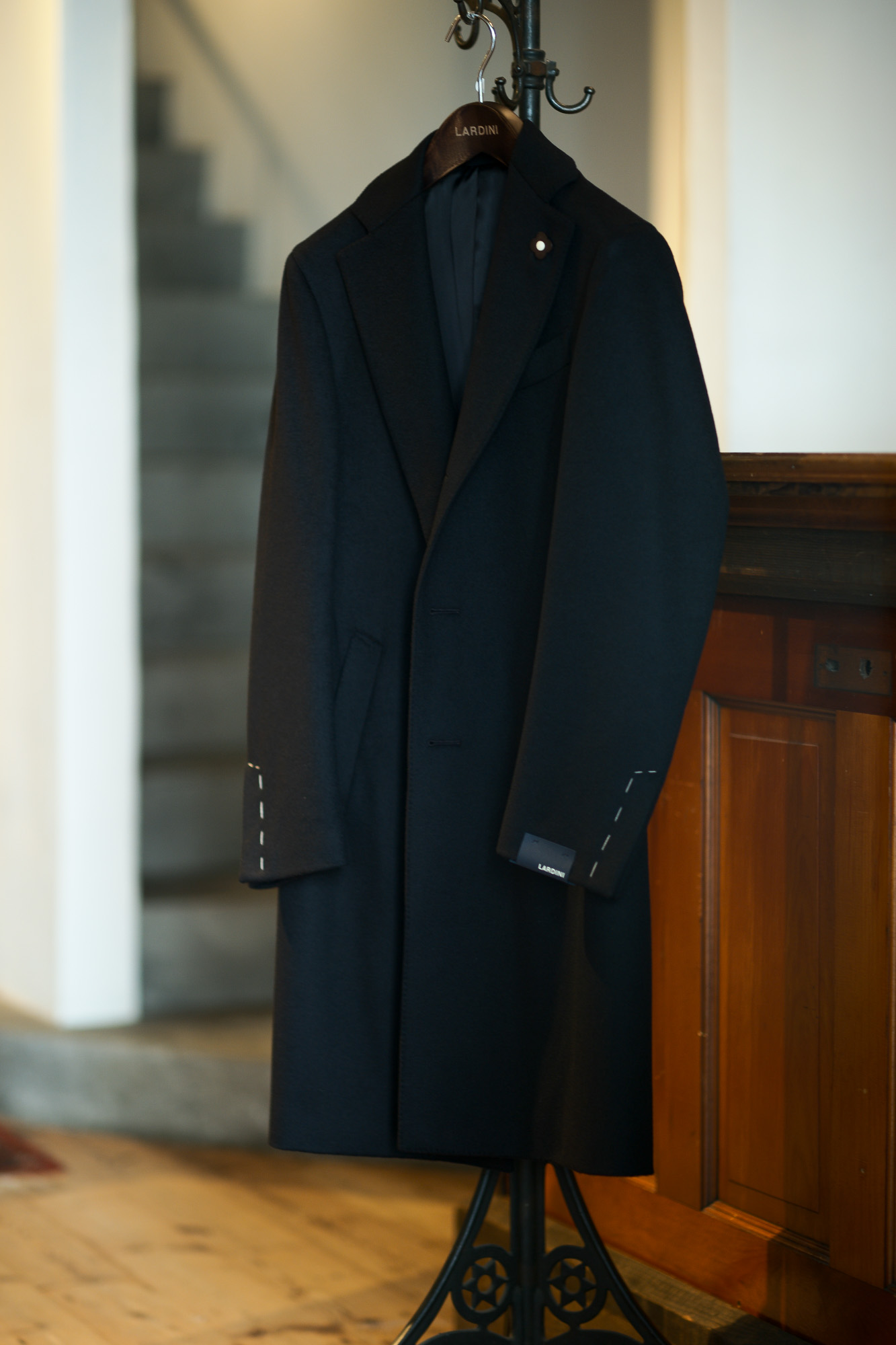 LARDINI (ラルディーニ) Spolverino Chester coat (スポルベリーノ チェスターコート) フラノウール生地 シングル チェスターコート BLACK (ブラック・4) Made in italy (イタリア製) 2019 秋冬新作 【入荷しました】【フリー分発売開始】 愛知 名古屋 Altoediritto アルトエデリット コート ロングコート