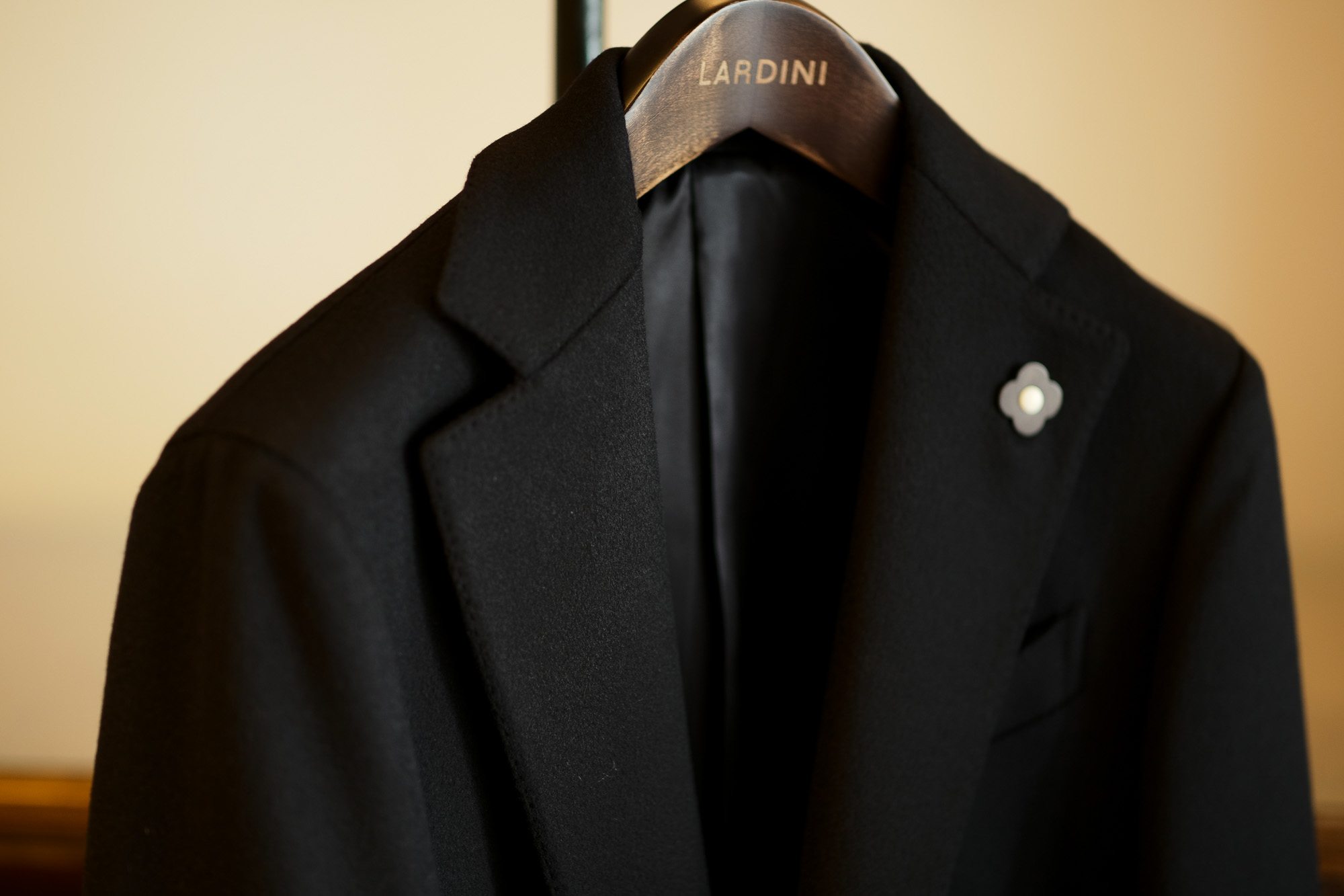 LARDINI (ラルディーニ) Spolverino Chester coat (スポルベリーノ チェスターコート) フラノウール生地 シングル チェスターコート BLACK (ブラック・4) Made in italy (イタリア製) 2019 秋冬新作 【入荷しました】【フリー分発売開始】 愛知 名古屋 Altoediritto アルトエデリット コート ロングコート