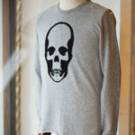 lucien pellat-finet (ルシアン ペラフィネ) Skull Cashmere Sweater (スカル カシミア セーター) インターシャ カシミア スカル セーター  FELT GRAY×BLACK (フェルト グレー×ブラック) made in scotland (スコットランド製) 2019 秋冬新作のイメージ