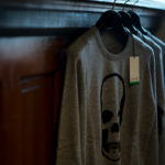 lucien pellat-finet (ルシアン ペラフィネ) Skull Cashmere Sweater (スカル カシミア セーター) インターシャ カシミア スカル セーター  FELT GRAY×BLACK (フェルト グレー×ブラック) made in scotland (スコットランド製) 2019 秋冬新作のイメージ