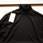 JOHN SMEDLEY (ジョンスメドレー) IMPERIAL KASHMIR (カシミアシリーズ) ARLINGTON (アーリントン) CASHMERE × Merino Wool (カシミア × メリノウール) 30ゲージ カシミアウール タートルネックセーター BLACK (ブラック) Made in England (イギリス製) 2019秋冬新作 【入荷しました】【フリー分発売開始】のイメージ
