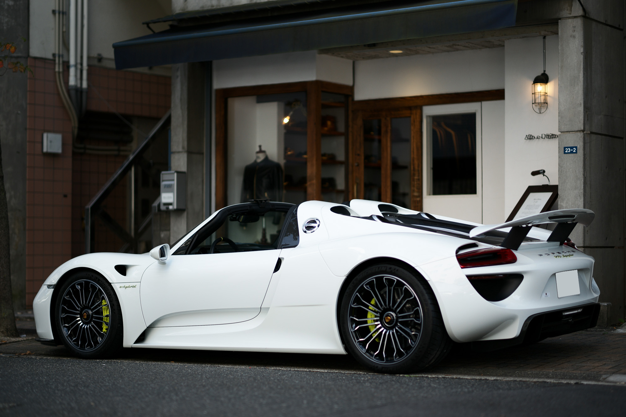 Porsche 918 Spyder ポルシェ 918スパイダー ハイブリッド車 ポルシェ917 スーパーカー PHV搭載 最高速度345km/h 最高出力887馬力 4.6リッターV8気筒 918台 限定販売 稀少価値 愛知 名古屋 altoediritto アルトエデリット