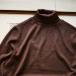 cuervo bopoha(クエルボ ヴァローナ) Sartoria Collection (サルトリア コレクション) Lucy(ルーシー) Silk Cashmere Turtle Neck Sweater (シルクカシミヤ タートルネックセーター) ハイゲージ ニット セーター BROWN (ブラウン)  2019 秋冬新作  【入荷しました】【フリー分発売開始】のイメージ