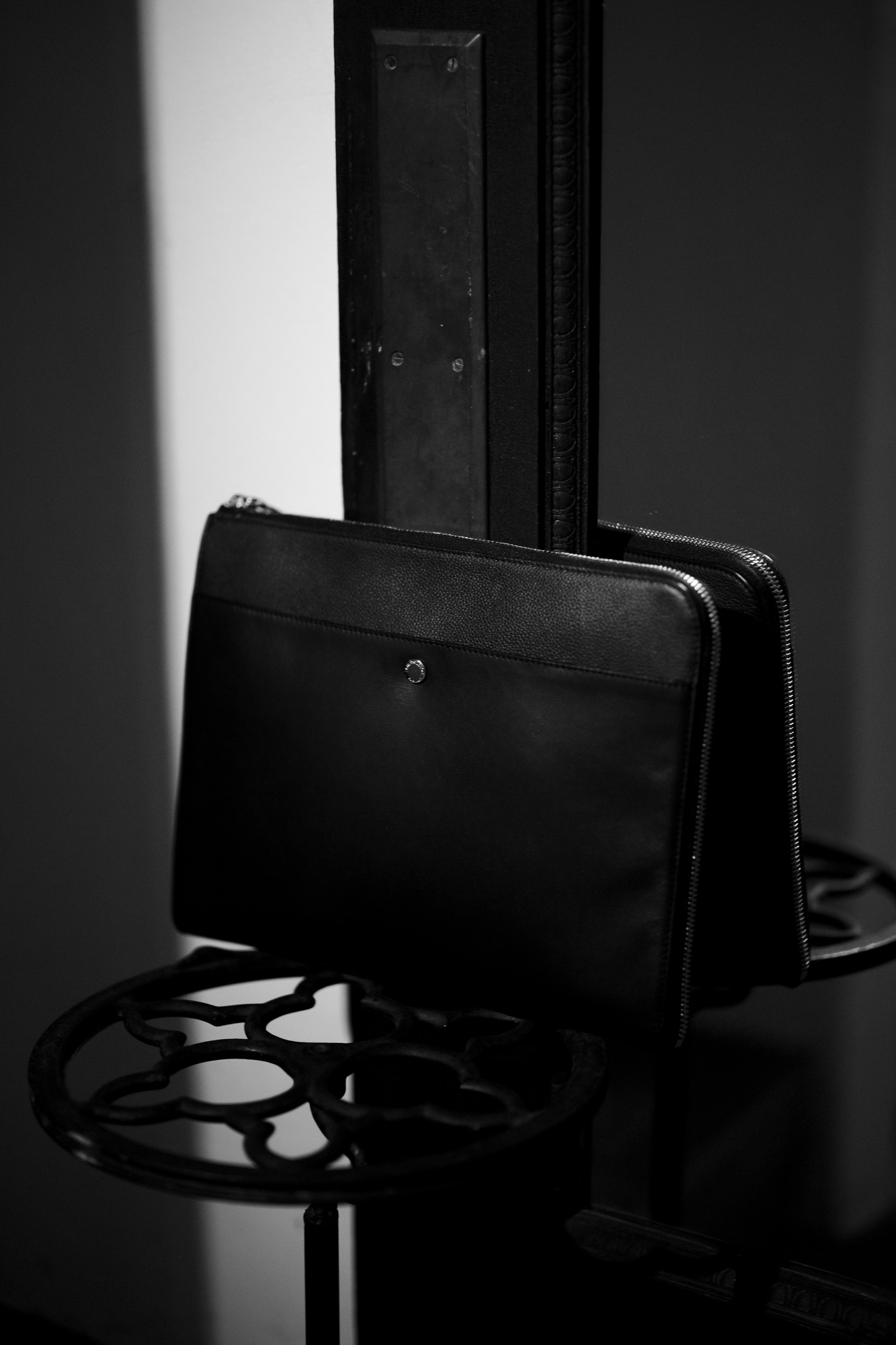 J&M DAVIDSON // Men's Collection "PORTFOLIO POUCH" 2019AW ジェイアンドエムデヴィッドソン  PORTFOLIO POUCH Calf Leather クラッチバック BLACK(ブラック・999) 2019 秋冬新作 愛知 名古屋 altoediritto アルトエデリット レザーバック ビジネスバック