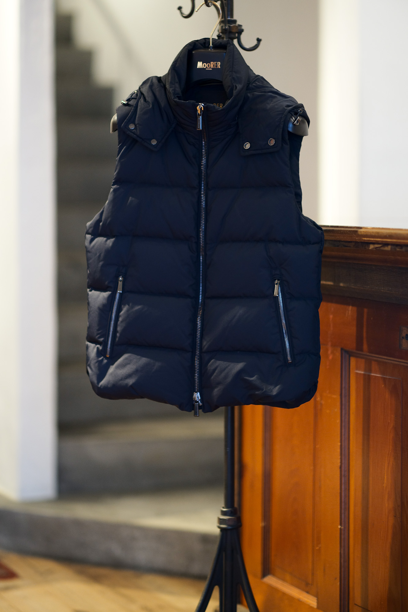 MOORER "FAYER" Nylon Down Vest  2020AW /// VISONE(ベージュ・33),MARMOTTA(ブラウン・35),BOSCO(オリーブ・56),ANTRACITE(チャコール・05),BLUE(ブルー・78),NERO(ブラック・08) 【2020 秋冬 受注会開催 2019.12.15～2020.1.05】ムーレー ボンド カシミヤコート 愛知 名古屋 altoediritto アルトエデリット ダウンコート ヘルシンキ