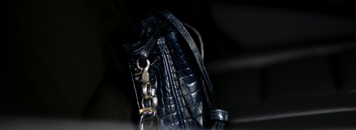 cuervo bopoha(クエルボ ヴァローナ) Satisfaction Leather Collection (サティスファクション レザー コレクション) FLOYD(フロイド) Crocodile Leather(クロコダイルレザー) レザードローストリングバック 巾着 NAVY (ネイビー) Made in Japan(日本製) 2020【Special Model】のイメージ