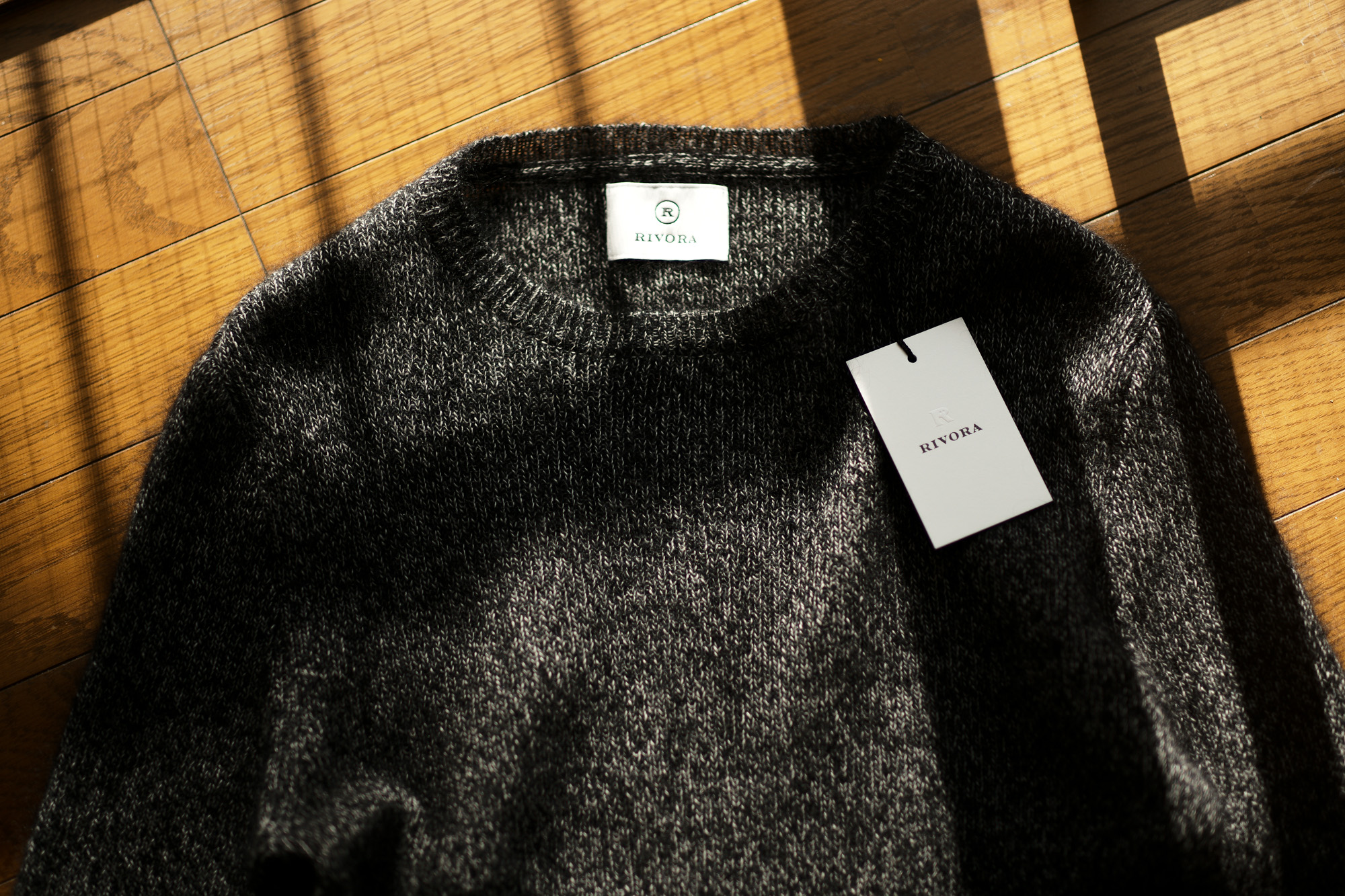 RIVORA / リヴォラ (2020 秋冬 展示会) R22-MKT005 GENTLE KNIT Round Neck 010 Black R22-MKT006 GENTLE KNIT High Neck 010 Black カシミヤ モヘア シルク クルーネック タートルネック 栗生田弓 YUMIAOTA altoediritto アルトエデリット ニット