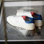 GHOUD(ゴード) LOB01 LOW MAN レザースニーカー WHITE/BLUE/RED(ホワイト/ブルー/レッド) 2020 春夏新作のイメージ