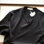 Girelli Bruni (ジレリブルーニ) Key Neck T-shirt (キーネック Tシャツ) GIZA 60/2 ギザコットン キーネックTシャツ BLACK (ブラック) made in italy (イタリア製) 2020秋冬新作 【入荷しました】【フリー分発売開始】のイメージ